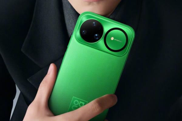 HUAWEI nova 15 Ultra are un spate de verde smarald și modul de cameră nou, se lansează pe 22 decembrie