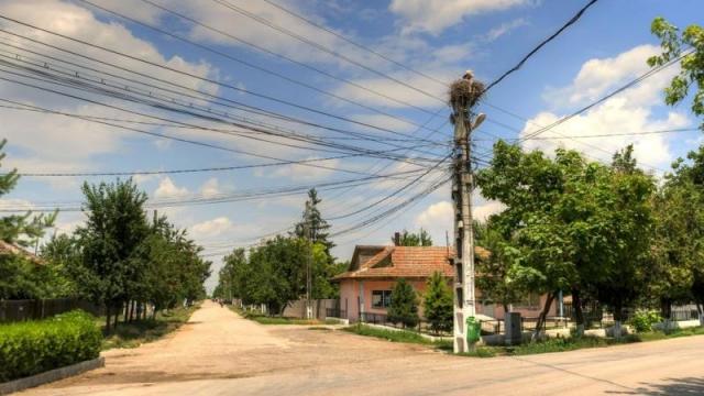 <b>Accesul la internet a trecut de 89% în România; urbanul trage în sus media națională</b>Peste 8 din 10 gospodării din România au avut acces la internet în 2025, conform celor mai recente date INS, citate de Economedia. Procentul exact e de 89%, cu o creștere modestă, de 0,5 puncte procentuale față de anul anterior. Nu e spectaculos, dar..