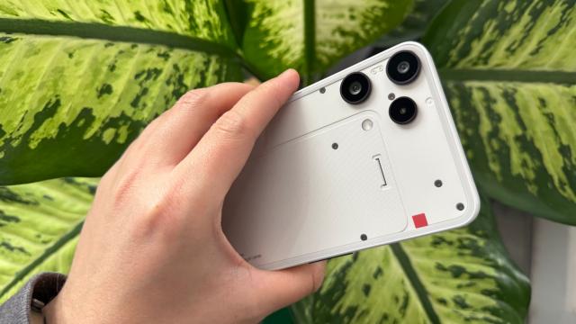 <b>Nothing Phone (3a) Lite: Camera pentru experiențe Lite, bună pentru o vizită la târgul de Crăciun</b>Nothing Phone (3a) Lite are multe în comun cu CMF Phone 2 Pro, dar nu și camera, sau cel puțin nu tot setup-ul. Au fost decizii controversate la mijloc, astfel că unde CMF avea cameră telephoto de 50 mpx cu zoom optic 2x