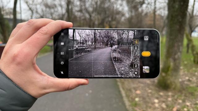 <b>realme GT 8 Pro: Camera exploratorului urban care profită de lumină, umbre și filtre Ricoh GR, de zoom-ul periscop</b>realme-urile nu au dus niciodată camerele spre zona flagship, asta pentru că majoritatea cheltuielilor se fac pentru performanță și de pe realme GT 8 Pro cea mai scumpă componentă trebuie să fie procesorul Snapdragon 8 Elite Gen5