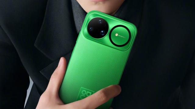 <b>HUAWEI nova 15 Ultra are un spate de verde smarald și modul de cameră nou, se lansează pe 22 decembrie</b>A trecut destul de mult timp de la ultima știre asociată lui HUAWEI nova 15 și iată că abia acum avem informații proaspete. Astăzi vin teasere oficiale ce anunță lansarea seriei de telefoane pe data de 22 decembrie, în China