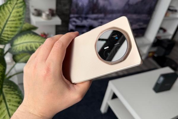 Honor Magic V6: Camera de pliabil fold pe care o vrei în buzunarul tău, la muncă și în vacanțe