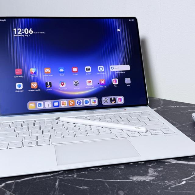 Huawei MatePad Pro Max: tabletă ultraușoară, display generos și design premium