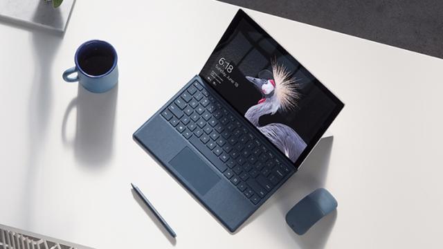 <b>Noul Microsoft Surface Pro devine oficial; ni se promit 13.5 ore de funcționare cu o singură încărcare și avem procesoare Kaby Lake la interior</b>Cei de la Microsoft tocmai ce au anunțat în cadrul unui eveniment de presă lansarea noii tablete Surface Pro, dispozitiv ce vine pe piață drept succesor pentru Surface Pro 4. Se confirmă astfel renunțarea la numerotarea produselor din această serie și 