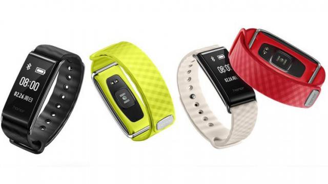 <b>Huawei Band A2 este un nou smartband ce vine cu senzor de puls și display OLED; costă doar 29 dolari</b>Cei de la Huawei au decis ca în această săptămână să-și actualizeze și brățara smart Band A1 din portofoliu, noul model sosind acum cu display OLED la pachet și cu un senzor pentru măsurarea pulsului. Prețul este incredibil de bun și pentru doar 29 dolari