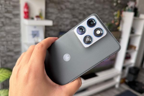 Ultima zi pentru oferta Motorola edge 70 la eMAG; Beneficii în valoare de 2500 lei pentru primii 500 de cumpărători!