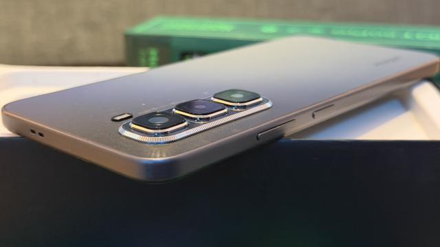 <b>[UPDATE - AVEM CÂȘTIGĂTORII] La ce oră începe Black Friday 2025 la eMAG?</b>Este în sfârșit noiembrie - luna reducerilor și luna campaniilor Black Friday. Multe astfel de promoții sunt deja în curs, dar sunt sigur că și voi, la fel ca mine, așteptați mai degrabă campania eMAG din acest an. Are loc doar pentru 