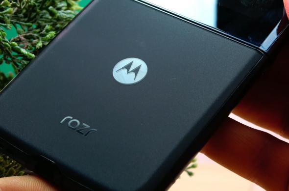 Motorola RAZR 2022 - Galerie foto Mobilissimo.ro: Moto RAZR 1.jpg