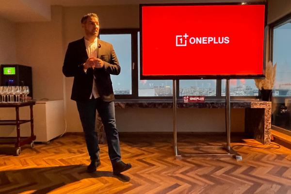 Eveniment lansare OnePlus 11