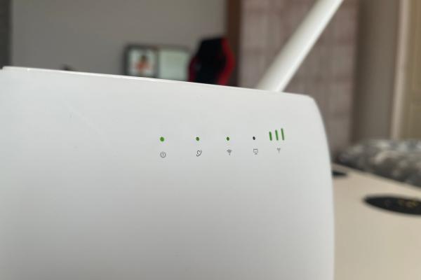 Tenda 4G06 - Fotografii