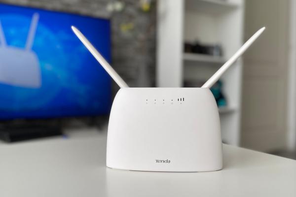 TENDA 4G06 N300 Review: Router-ul care îți aduce internet 4G WiFi și VoLTE într-un singur pachet