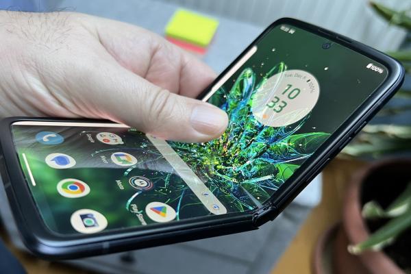 Motorola RAZR 2022 - Galerie foto Mobilissimo.ro