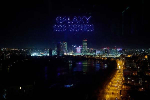 Lansarea lui Samsung Galaxy S23 din România a avut loc la înălțime, cu drone și concert live susținut de Inna plus alte surprize