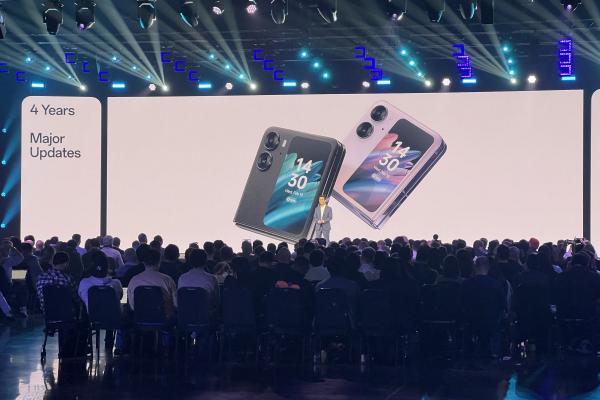 OPPO Find N2 Flip - Fotografii conferinta