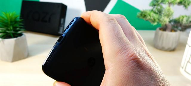 Motorola RAZR 2022: Baterie pe acelaşi calapod cu al rivalilor