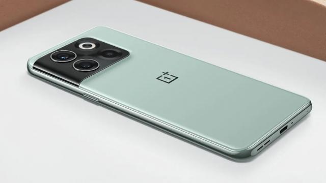 <b>Turul Magazinelor #1229: OnePlus 10T sub 3000 lei, monitoare de gaming şi productivitate la reducere sau resigilate</b>Turul Magazinelor revine, de această dată cu epsodul #1229, în care avem două telefoane care definesc însăşi esenţa de wannabe flagship. Mă rog, unul are procesor flagship real, OnePlus 10T, doar că acum scade sub 3000 lei. Xiaomi 11T pe de ăla parte