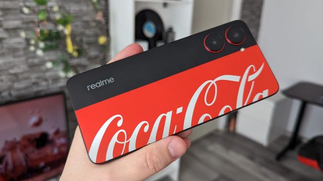 <b>realme 10 Pro 5G Unboxing - mă simt ca pe vremea pagerelor Coca-Cola</b>În ziua de azi nu prea mai e cool să bei Coca-Cola, mai ales de când le-a dat Cristiano Ronaldo sticla la o parte la conferinţa de presă. Eu am început să beau cola artizanală, Pop Cola, Curiosity, Fritz, Freddie. Dar uneori o Coca-Cola rece intră 