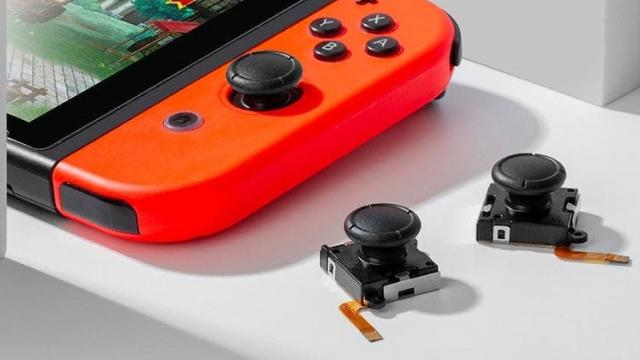 <b>E LUNI e AMAZON: Azi vă recomandăm un set accesibil de thumbstickuri anti stick-drift pentru Nintendo Switch</b>Dacă ești posesor de Nintendo Switch, e posibil să fi întâmpinat deja marea problemă stick-drift, prezentă în cazul oricărui controller Joy-Con oficial. Pare că Nintendo nu vrea să rezolve prea curând problema, utilizatorii fiind forțați momentan