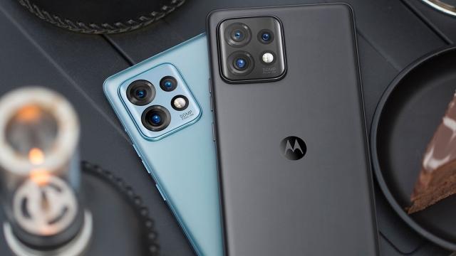 <b>Motorola Edge 40 Pro își face apariția în GeekBench; Noul flagship vine la nivel global, cu CPU Snapdragon 8 Gen 2</b>Motorola pregătește lansarea noului său flagship pe 2023. E vorba despre Moto Edge 40, model ce și-a făcut apariția în urmă cu doar câteva zile în randări credibile. Acum el apare în GeekBench și e așteptat cu procesor de top, Snapdragon 8 Gen 2