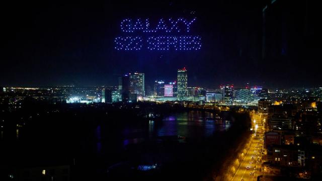 <b>Lansarea lui Samsung Galaxy S23 din România a avut loc la înălțime, cu drone și concert live susținut de Inna plus alte surprize</b>Fix de Ziua Îndrăgostiților, Samsung ne-a invitat să ne îndrăgostim de tehnologie - odată cu lansarea noilor flagship-uri din seria Galaxy S23. A fost pus la cale un eveniment special, organizat în București, sus de tot, la etajul 17 din One Tower