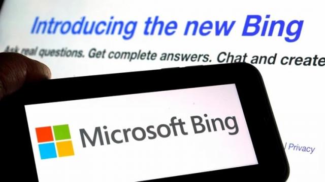 <b>Microsoft limitează discuțiile cu chatbot-ul Bing, astfel încât acesta să nu mai insulte utilizatorii</b>În această săptămână am aflat că chatbot-ul Bing a „luat-o razna”, dând semne că cedează nervos, jignind utilizatorii și fiind mult prea emoțional. Aparent, odată ce e provocat cu o serie de întrebări, chatbot-ul deraiază și începe să ofere răspunsuri