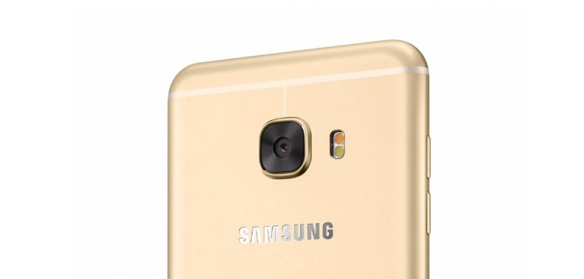 Samsung anunță smartphone-ul Galaxy C5; terminal metalic cu 4 GB RAM