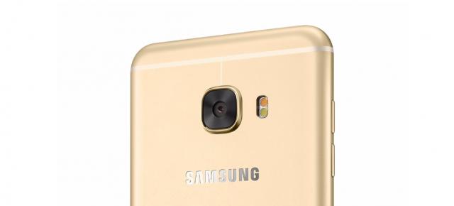 Samsung anunță smartphone-ul Galaxy C5; terminal metalic cu 4 GB RAM