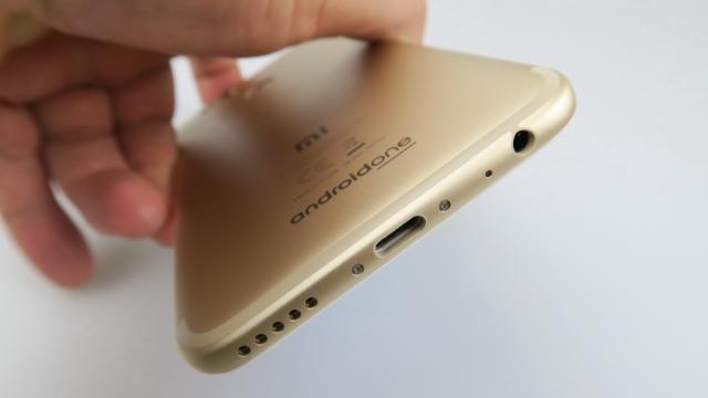 <b>Xiaomi Mi A1: Baterie foarte bună la utilizare continuă, bună şi la video</b>Xiaomi ne-a obişnuit cu baterii bune în special pe modelele Redmi, dar nici flagship-urile Mi 5 şi Mi 6 nu au fost deloc rele, ba chiar excelente. Ca atare Xiaomi Mi A1 vine cu un pedigree excelent la acest capitol şi livrează nu doar pe hârtie, ci şi..