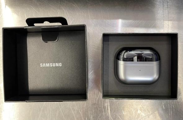 Samsung Galaxy Buds 3 Pro au apărut înainte de lansarea oficială; Imagini și detalii publicate pe Reddit: galaxy-buds3-pro-v0-nmamhwno7kad1.jpeg