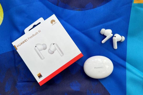 HUAWEI FreeBuds 6i Review: ANC surprinzător pentru sub 500 de lei, plus bas puternic și upgrade de autonomie