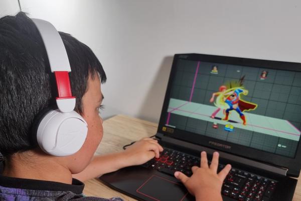 Prezentare HyperX Cloud Mini - Căști on-ear wireless pentru gameri juniori (8-12 ani), cu design Anime, compatibile cu PC-uri și console