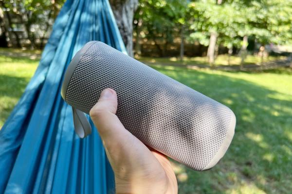 Canyon OnMove 15 Review: Boxa portabilă pe care o vei lua cu tine în vacanță, în parc sau la piscină