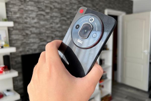 Nubia Focus Pro: Camera surprinde prin masivitate și look-ul de camera phone, dar cum arată rezultatele?