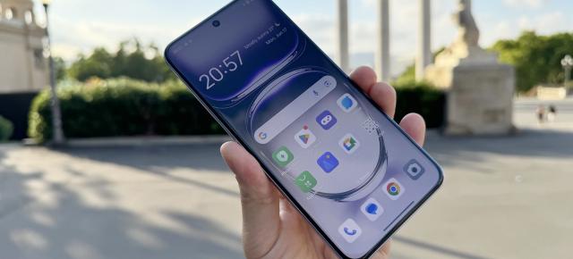 OPPO Reno12 Pro: Display cu contrast satisfăcător şi în soarele Ibizei