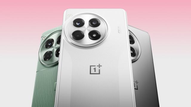 <b>OnePlus Ace 3 Pro anunțat oficial! Wannabe flagship cu procesor Snapdragon 8 Gen 3, baterie de 6100 mAh, până la 24 GB de RAM</b>Gama de telefoane „Ace” din portofoliul OnePlus nu a dezamăgit niciodată, fiind formată din modele high midrange tare atractive, clasate ușor sub flagship-urile companiei. E și cazul lui OnePlus Ace 3, model proaspăt anunțat în China, care aduce o serie 