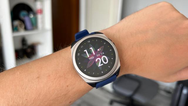 <b>Canyon SW-83 Review: Smartwatch-ul de sub 300 de lei cu GPS integrat, corp foarte ușor și confortabil </b>Numele CANYON este cu siguranță unul familiar printre pasionații de tehnologie, iar eu unul îmi amintesc că primul contact cu acest brand l-am avut cu un mouse, unul pe care l-am ținut mulți ani înainte să îl înlocuiesc