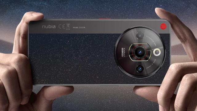 <b>Preț și disponibilitate nubia Focus Pro în România (extra reducere 100 lei)</b>Începutul lunii iulie vine cu noutăți pe plan local, asta pentru că brandul Nubia se relansează în România și face asta prin 4 noi smartphone-uri. Unul dintre acestea este nubia Focus Pro care primește acum un articol dedicat 