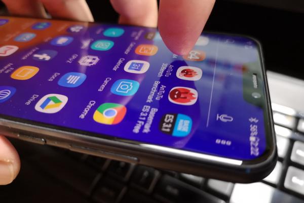 ASUS ZenFone 5z: Benchmark-uri peste aşteptări