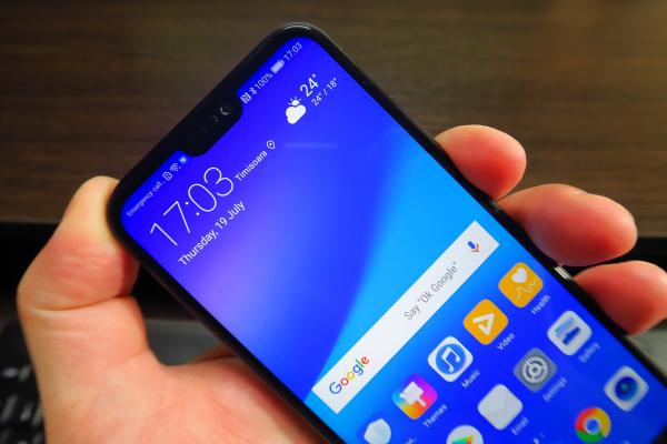 Huawei P20 Lite: Display cu breton mititel, luminozitate rezonabilă şi atât