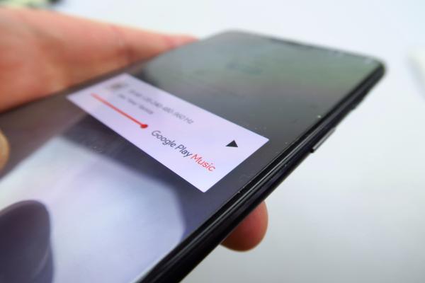 OnePlus 6: Multimedia nu e stereo, măcar oferă bas solid