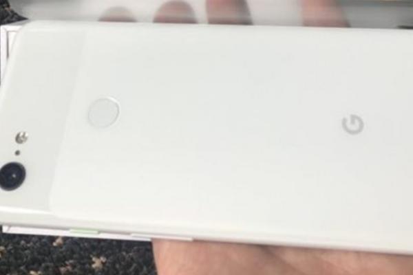 Google Pixel 3 XL primeşte un unboxing deja şi vine cu căşti Pixel Buds la pachet (Video + galerie foto)
