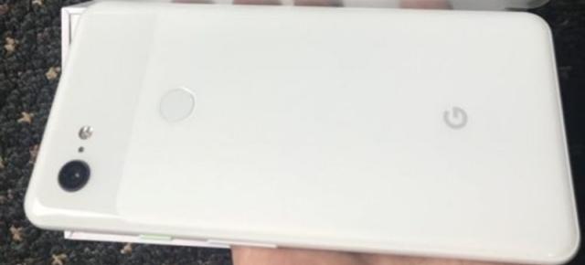 Google Pixel 3 XL primeşte un unboxing deja şi vine cu căşti Pixel Buds la pachet (Video + galerie foto)