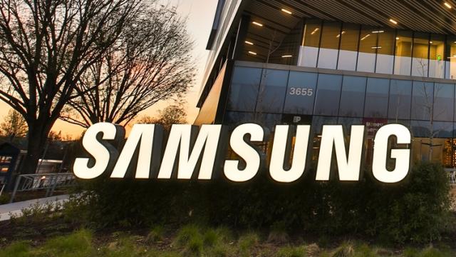 <b>Samsung va investi 22 miliarde de dolari în industrii precum AI și 5G pe parcursul următorilor 3 ani</b>În vreme ce rivalul sud-coreean LG Electronics anunța o reducere a investițiilor programate pentru următorii ani, iată că Samsung face opusul, pregătind investiții serioase pe parcursul următorilor 3 ani. Astfel o sumă de peste 22 miliarde de dolari