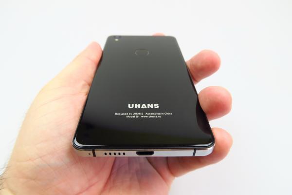 UHANS S1: Design de iPhone 4, în varianta mai mare şi cu sticlă 2.5D