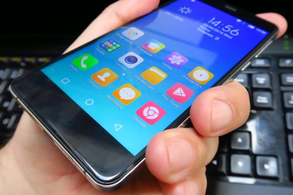 UHANS S1: Display 2.5D cu vizibilitate excelentă