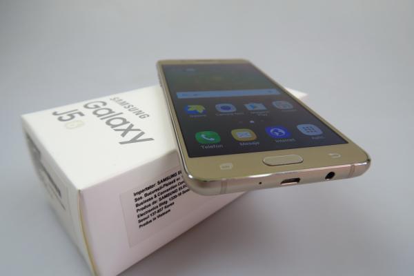 Samsung Galaxy J5 (2016) Unboxing: selfie phone low-midrange scos din cutie, propus ca alternativă la modelele de buget din China (Video)