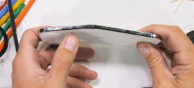 Se îndoaie sau nu? iPhone Air testat de JerryRigEverything (Video)