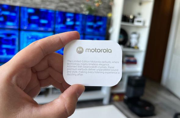 Motorola razr 60 Swarovski - Unboxing: Motorola-razr-60-Swarovski_038.jpg