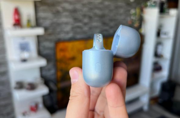 Motorola buds Loop Swarovski - Design: Moto-Buds-Loop-Swarovski_004.jpg