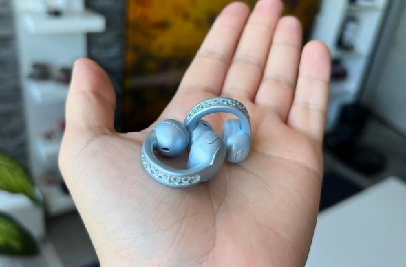Motorola buds Loop Swarovski - Design: Moto-Buds-Loop-Swarovski_012.jpg